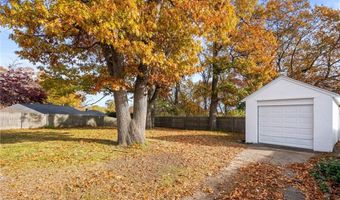 11 Hornbine St, Cranston, RI 02919