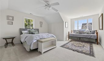 25 Southern View Dr, Narragansett, RI 02882