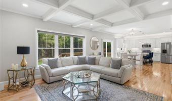 1 Cassidy Trl, Coventry, RI 02816
