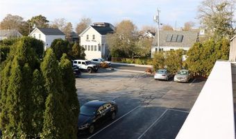 26 W Narragansett Ave 6, Newport, RI 02840