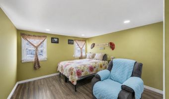 600 Broadway D14, Amityville, NY 11701