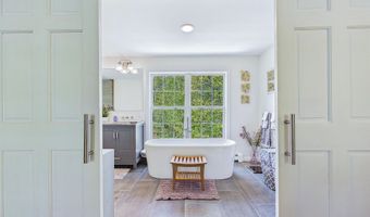 40 Meadow Dr, Bar Harbor, ME 04609