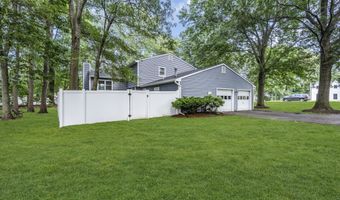 11 Phillips Mills Dr, Middletown, NJ 07748