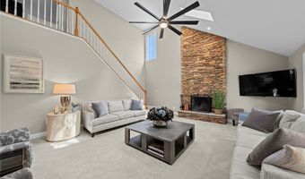 215 Beaumont Trl, Aurora, OH 44202