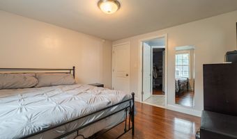 17 Edgewood St, Cromwell, CT 06416