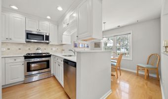 1943 N Charter Point Dr D, Arlington Heights, IL 60004