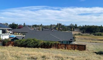 135 Hidden Valley Dr, Eagle Point, OR 97524
