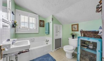 901 Bedford Ave, Altavista, VA 24517