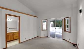5689 D St, Springfield, OR 97478