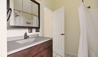 507 County Rd, Barrington, RI 02806