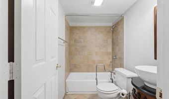 7035 KINGS MANOR Dr, Alexandria, VA 22315