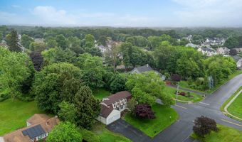 2 Sequoia Dr, Cromwell, CT 06416