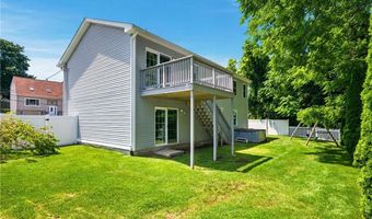 17 Ostend St, Johnston, RI 02919