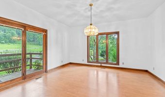 106 DK Ranch Ln, Ashland, KY 41102