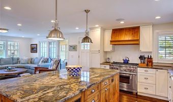 228 Bonnet Point Rd, Narragansett, RI 02882