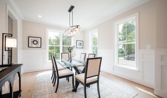 2119 N HARRISON St, Arlington, VA 22205