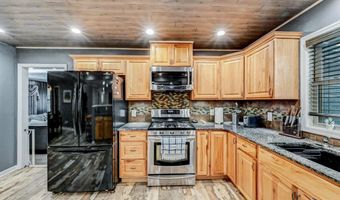 111 Elm Dr, Blakeslee, PA 18610