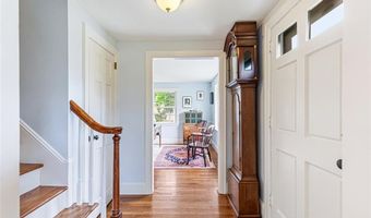 11 Harbour Rd, Barrington, RI 02806