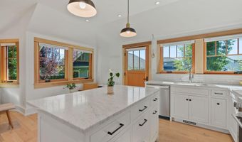 827 NW Delaware Ave, Bend, OR 97703