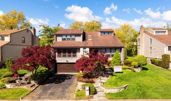 28 Crest Hollow Ln, Albertson, NY 11507