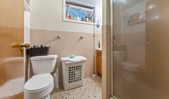 147 W 52nd St, Bayonne, NJ 07002