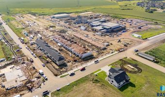 2500 E Chestnut Trl, Brandon, SD 57005