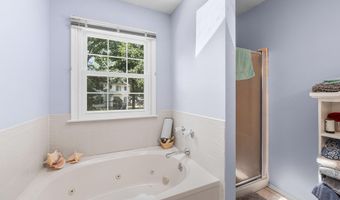16 Tanglewood Dr, Barnegat, NJ 08005
