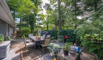 70 Northland Ln, Aberdeen Twp., NJ 07747