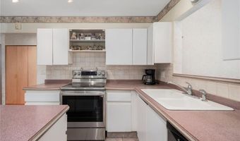 22 Golden View Dr, Johnston, RI 02919