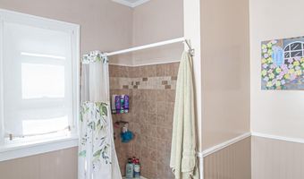 31 Dewitt St, Amsterdam, NY 12010
