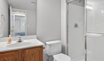 812 Whispering Village Cir, Ballwin, MO 63021