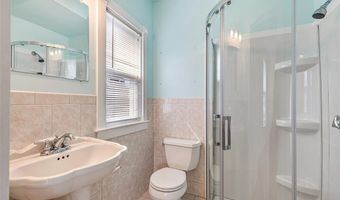 55 Hunter Ave, Newport, RI 02840