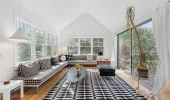 54 Gardiner Dr, Amagansett, NY 11930