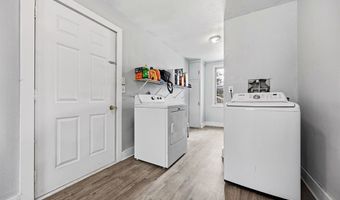 410 6th Ave, Amana, IA 52203
