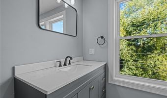 135 Old Mill Blvd, Warwick, RI 02889