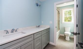 44 Saddlebrook Dr, Warwick, RI 02818