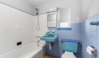 11 VETERANS Ct, Bayonne, NJ 07002