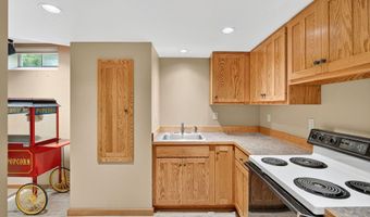 1323 Scott Cir, Ames, IA 50014