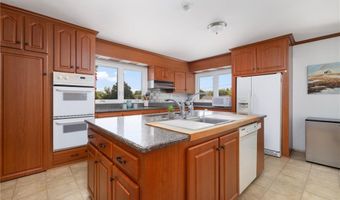 39 Highland Ave, Narragansett, RI 02882