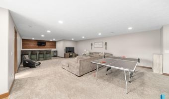 1012 S Nicholas Ave, Brandon, SD 57005