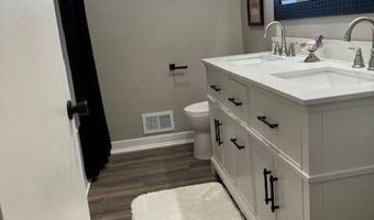 624 J St, Aurora, NE 68818