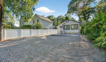 39 Spring Glen Rd, East Lyme, CT 06357