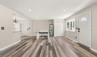 794 Robinhood Dr, Aurora, OH 44202