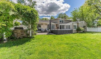 210 W Pickwick Rd, Arlington Heights, IL 60005