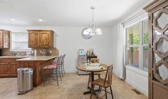 1027 Nickolas St, Aurora, MO 65605