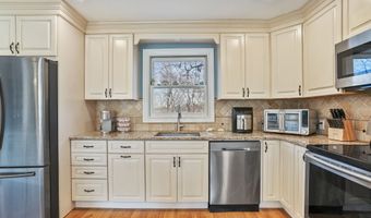 53 Clearview Dr, Brookfield, CT 06804
