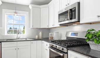 5 Thelma Ln 5, Middletown, RI 02842