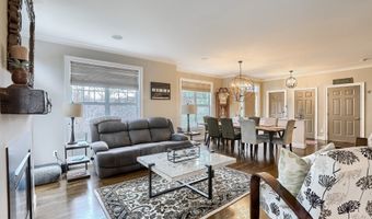 28 Crestview Ln 28, Danbury, CT 06810