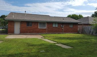 824 NW 15th St, Moore, OK 73160