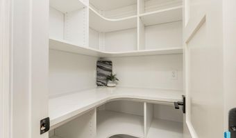 405 N Sunshine Ave, Brandon, SD 57005